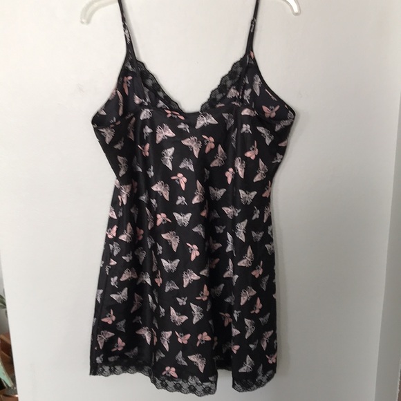 🦋ROBE AND CHAMISE🦋MATCHING BUTTERFLY PINK & GREY BUTTERFLY’S ON BLACK L/XL - Picture 9 of 11